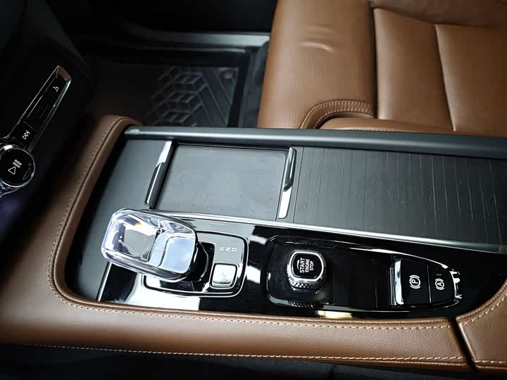 Фото 12 - Volvo XC90 Hybrid