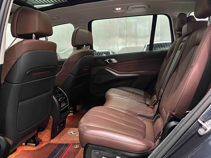 Фото 14 - BMW X7