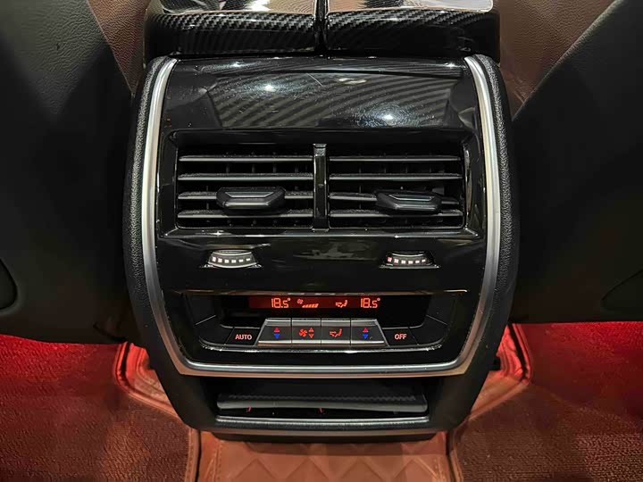 Фото 15 - BMW X7