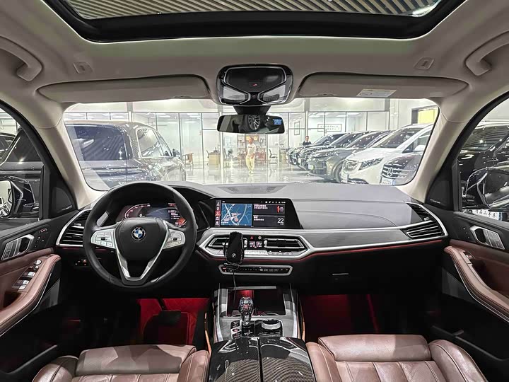 Фото 16 - BMW X7