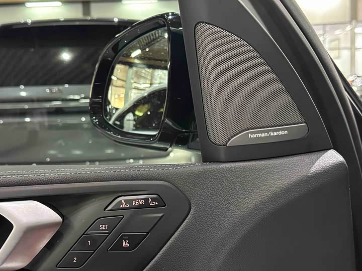 Фото 19 - BMW X7