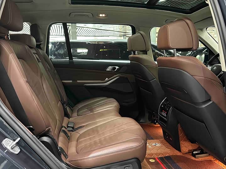 Фото 22 - BMW X7