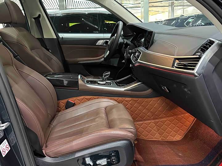 Фото 23 - BMW X7