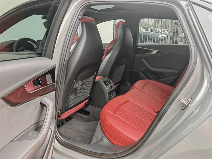 Фото 15 - Audi S4