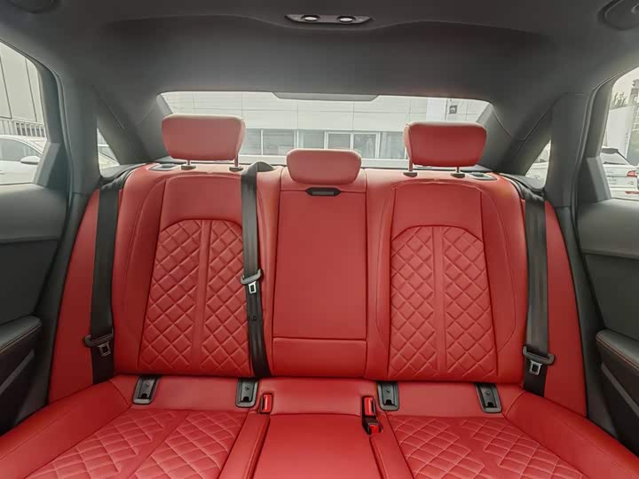 Фото 16 - Audi S4