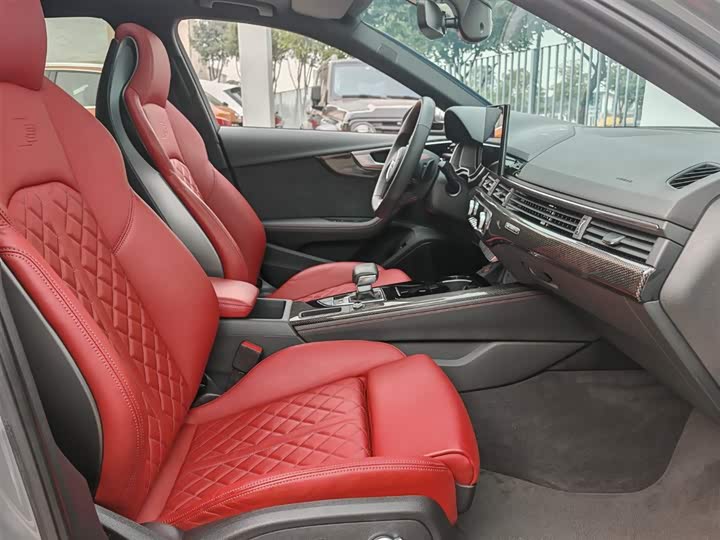 Фото 17 - Audi S4