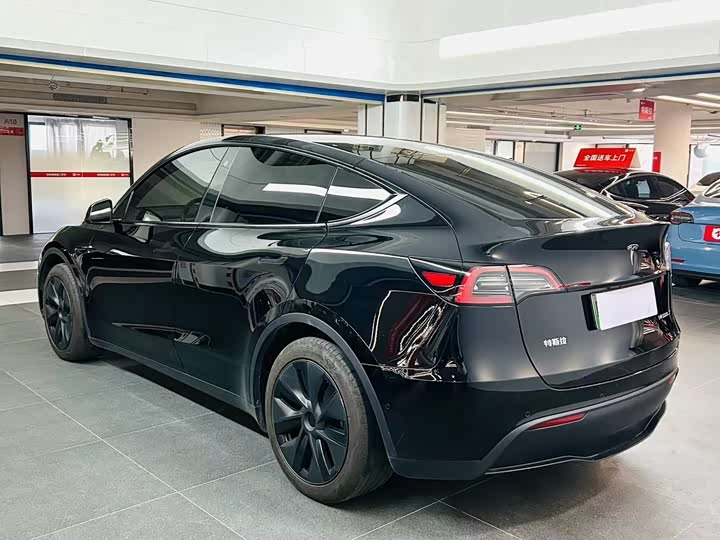 Фото 15 - Tesla Model Y