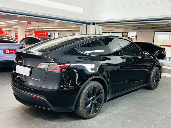 Фото 17 - Tesla Model Y