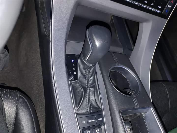 Фото 14 - Toyota Avalon