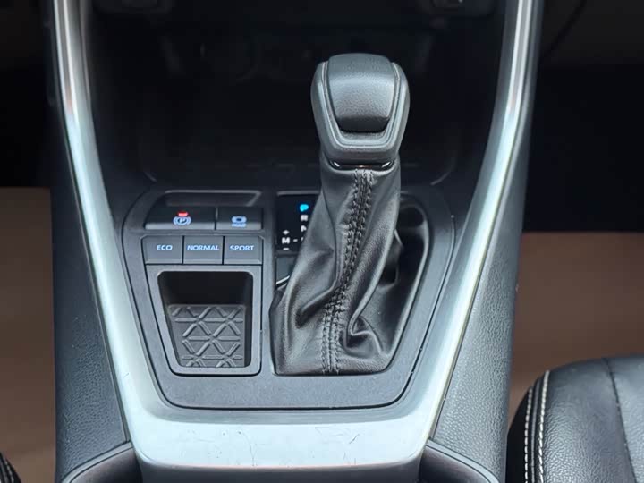 Фото 11 - Toyota Wildlander