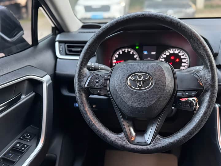 Фото 14 - Toyota Wildlander