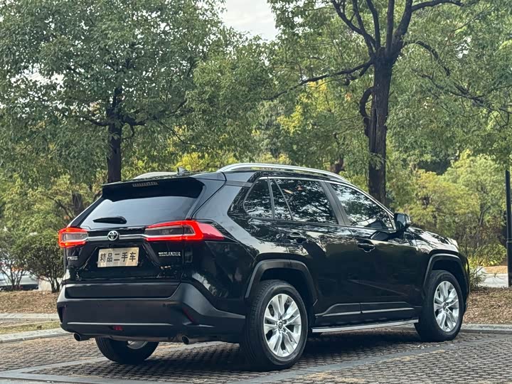 Фото 22 - Toyota Wildlander