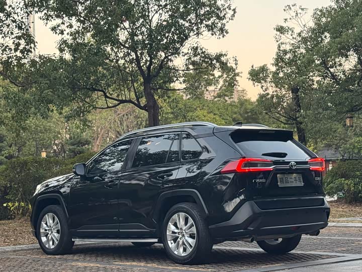 Фото 24 - Toyota Wildlander