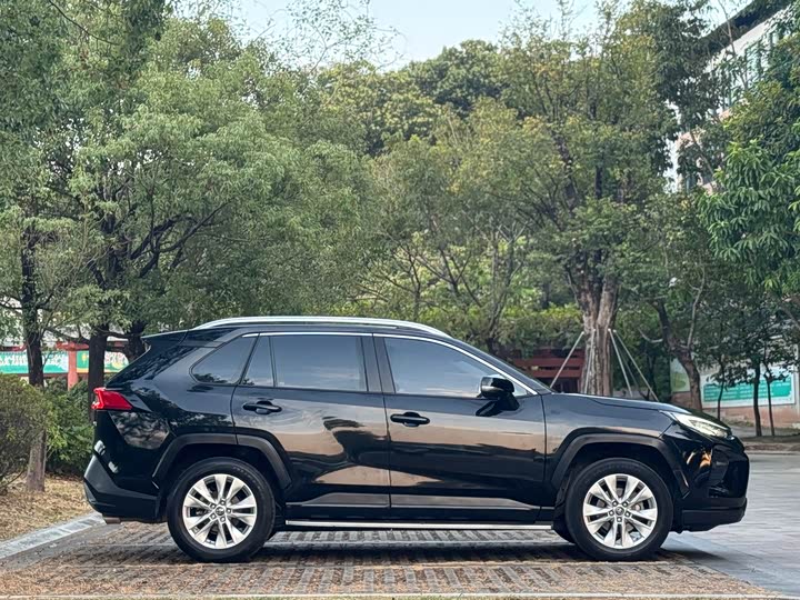 Фото 4 - Toyota Wildlander