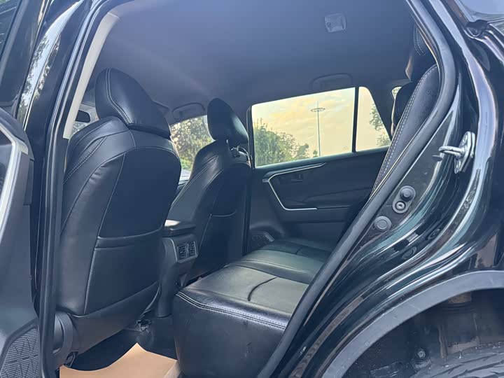 Фото 6 - Toyota Wildlander