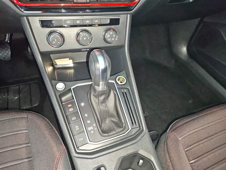 Фото 14 - Volkswagen Lavida