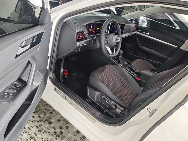 Фото 16 - Volkswagen Lavida