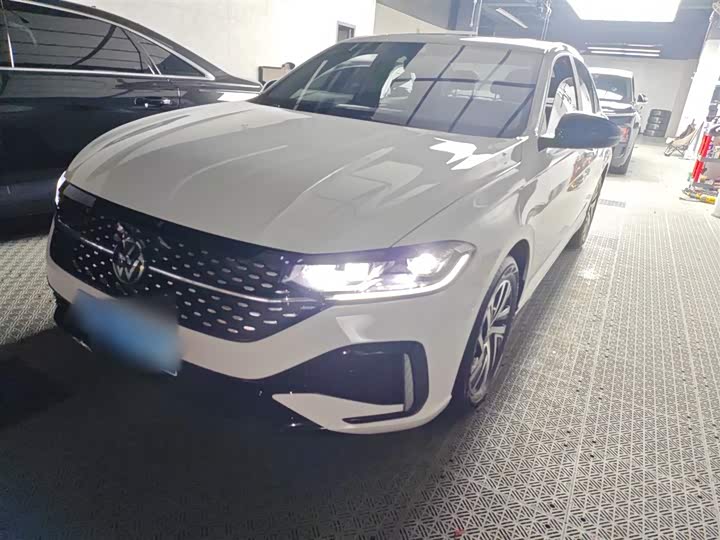 Фото 2 - Volkswagen Lavida