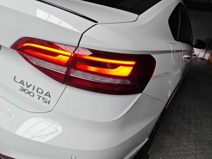 Фото 8 - Volkswagen Lavida