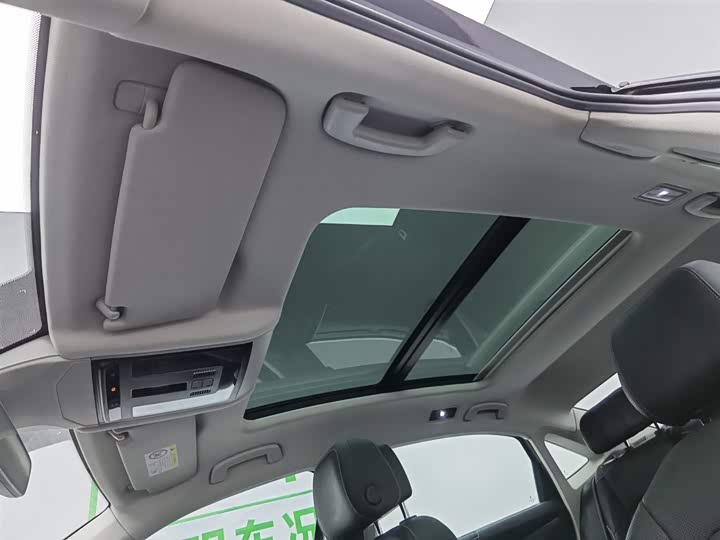 Фото 14 - Volkswagen Passat