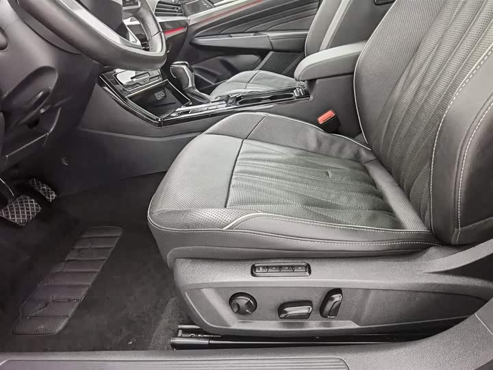 Фото 20 - Volkswagen Passat