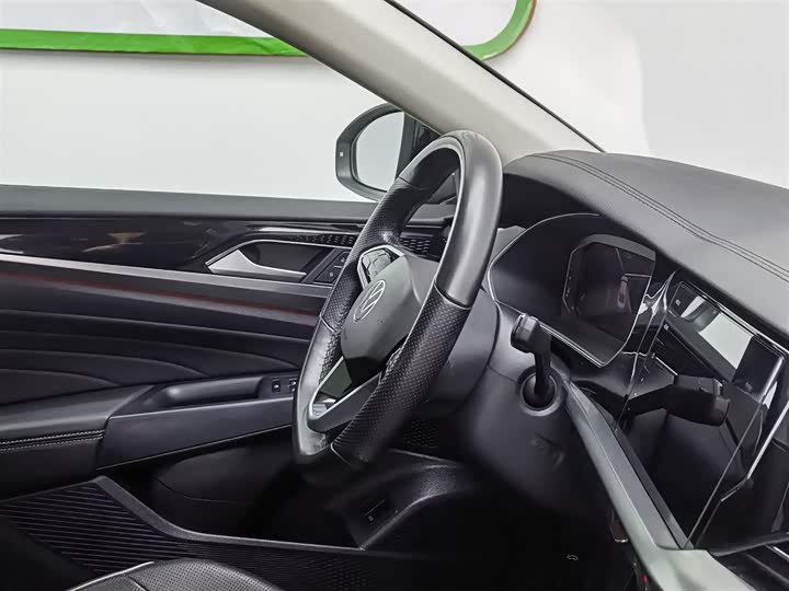 Фото 22 - Volkswagen Passat