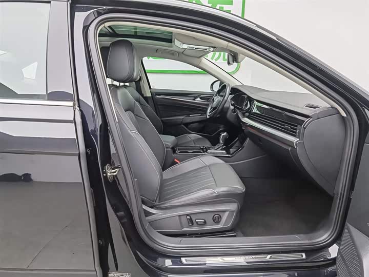 Фото 23 - Volkswagen Passat