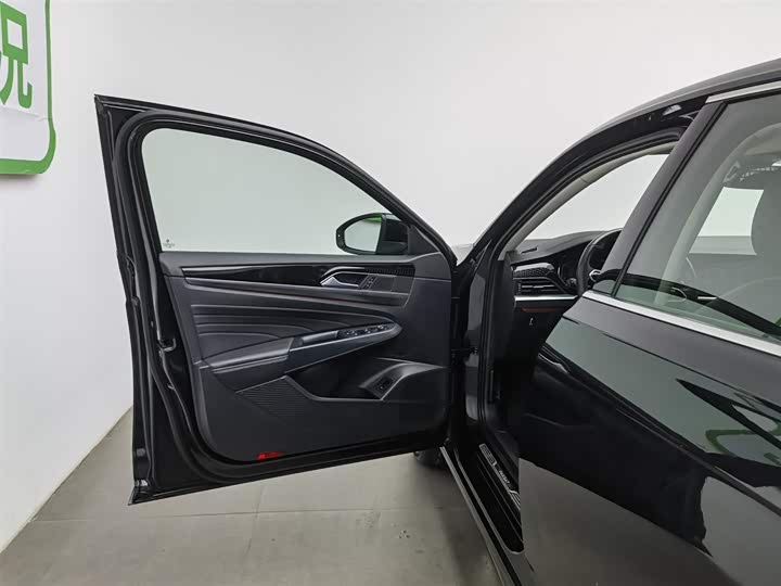 Фото 8 - Volkswagen Passat