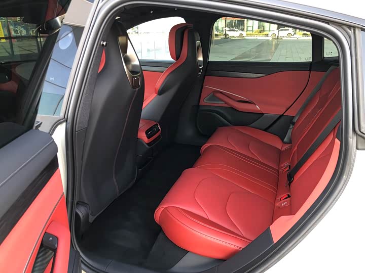 Фото 10 - Xiaomi SU7