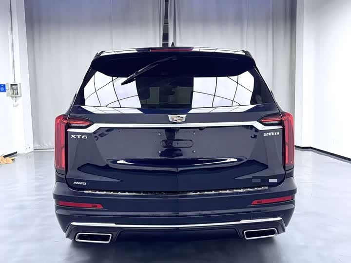 Фото 11 - Cadillac XT6