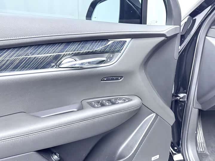 Фото 4 - Cadillac XT6