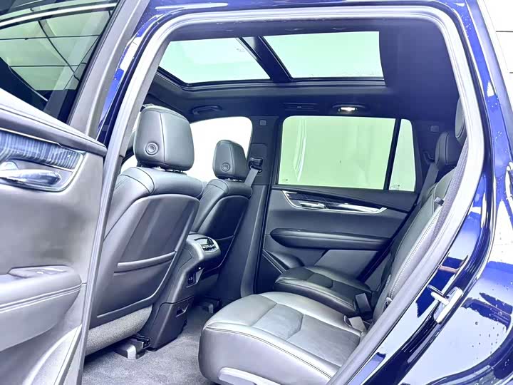 Фото 6 - Cadillac XT6