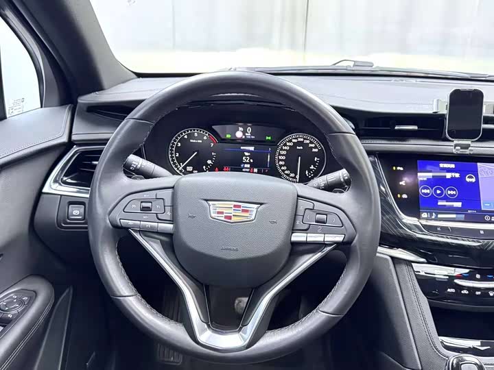 Фото 8 - Cadillac XT6