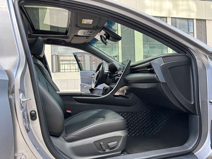 Фото 10 - Toyota Avalon