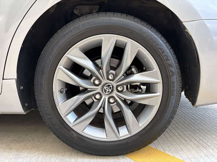 Фото 14 - Toyota Avalon