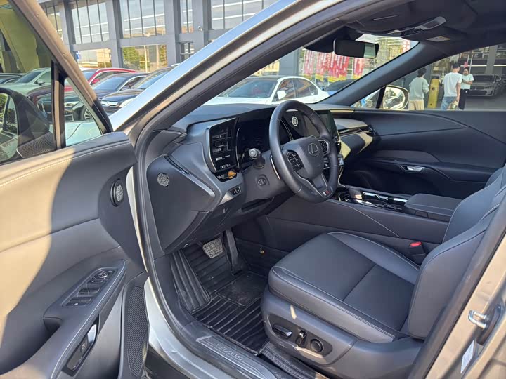 Фото 4 - Lexus RX