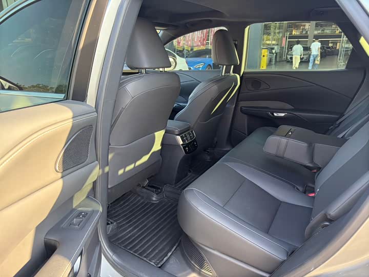 Фото 5 - Lexus RX