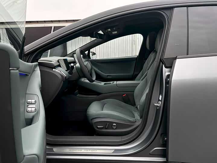 Фото 38 - XPeng F57