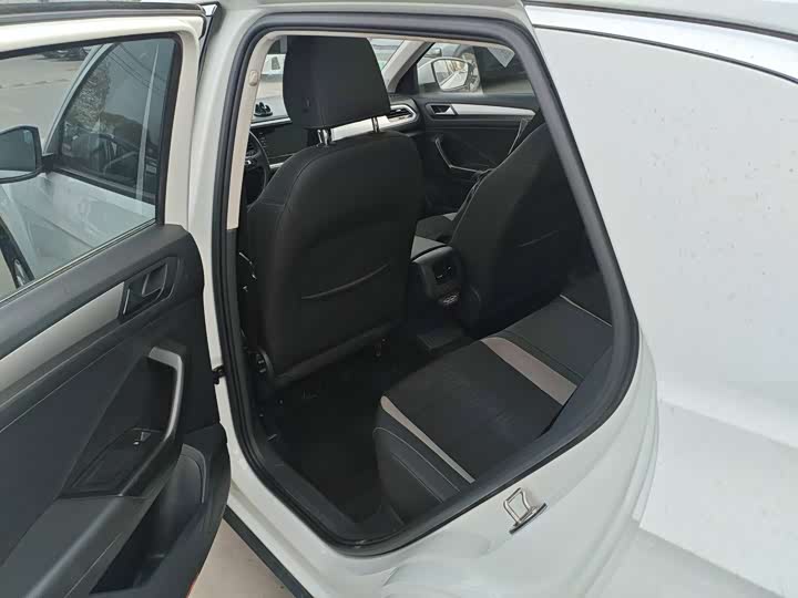 Фото 5 - Volkswagen T-Roc