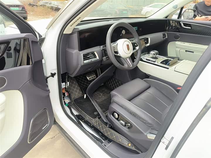 Фото 16 - Hongqi E-HS9