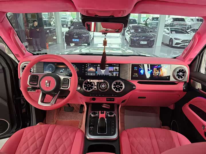 Фото 14 - Tank 300