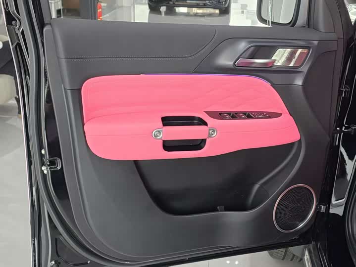 Фото 6 - Tank 300