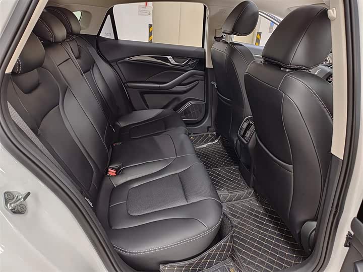 Фото 10 - Bestune B70