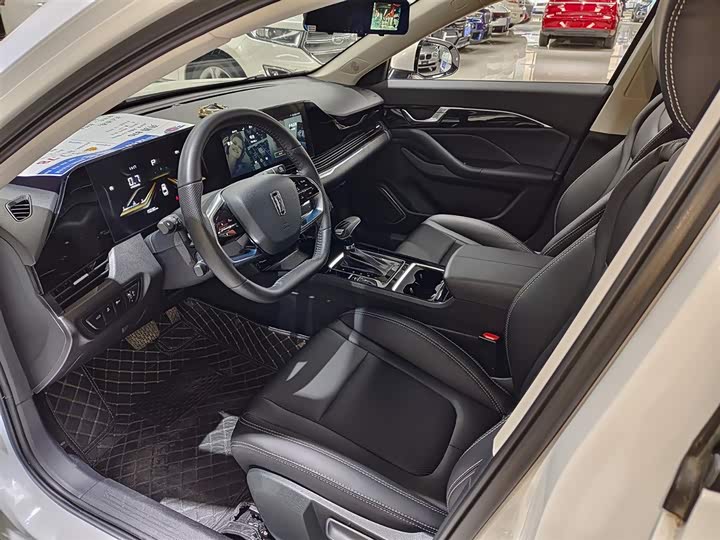 Фото 7 - Bestune B70