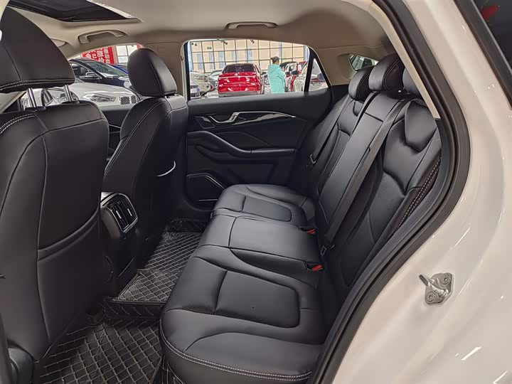 Фото 8 - Bestune B70