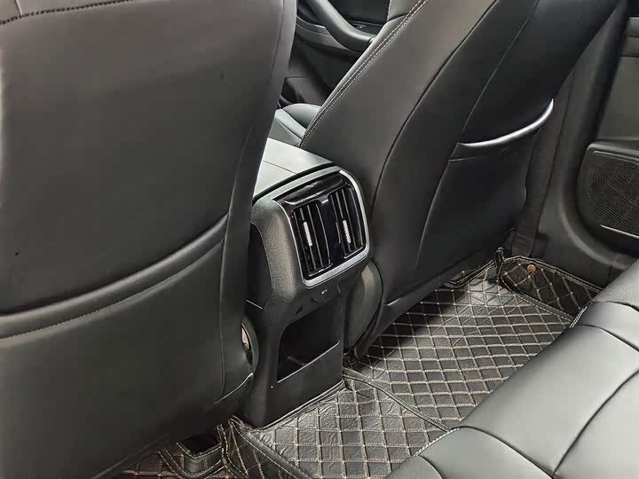 Фото 9 - Bestune B70