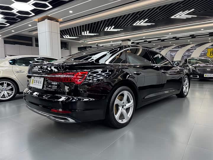 Фото 6 - Audi A6L