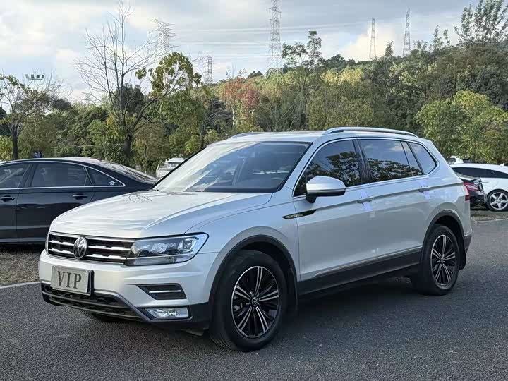 Фото 1 - Volkswagen Tiguan L Pro