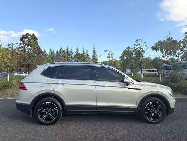 Фото 12 - Volkswagen Tiguan L Pro