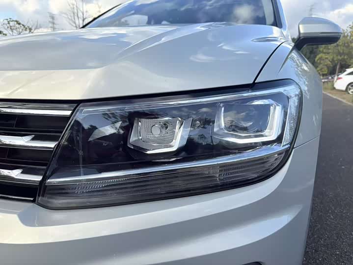 Фото 13 - Volkswagen Tiguan L Pro